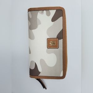 Tommy Hilfiger Julia Solid Nylon Zip Wallet